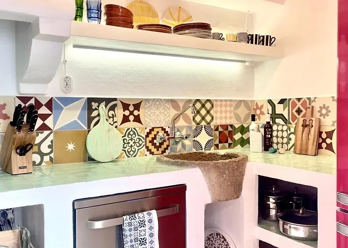 Boutique Surf House In Surf Paradise * Santo Isidoro