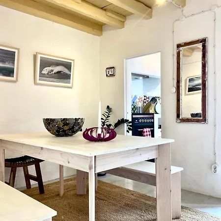 Boutique Surf House In Surf Paradise * Santo Isidoro