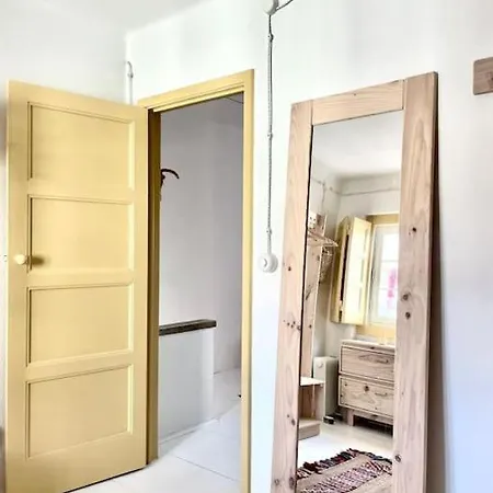 Boutique Surf House In Surf Paradise 别墅 *