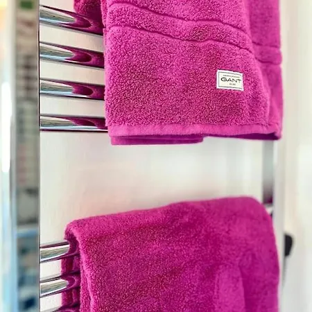 Willa Boutique Surf House In Surf Paradise *
